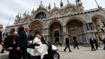 Like Venice, people are beautiful, fragile, pope says in city built on water